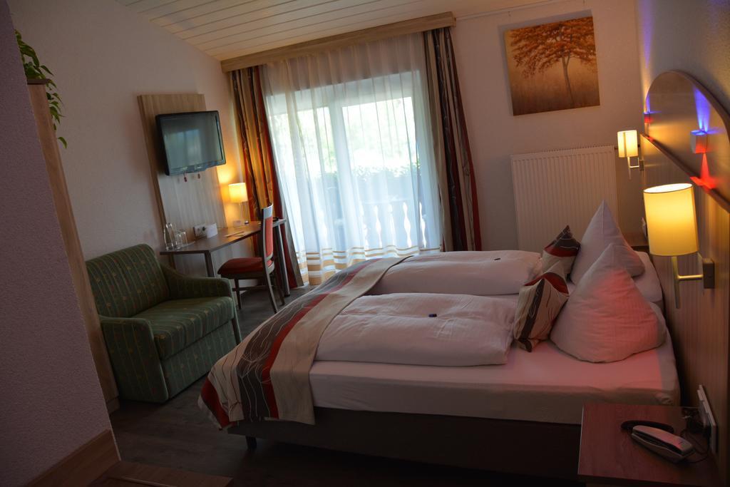 Alpina Hotel โรเซินไฮม์ ภายนอก รูปภาพ