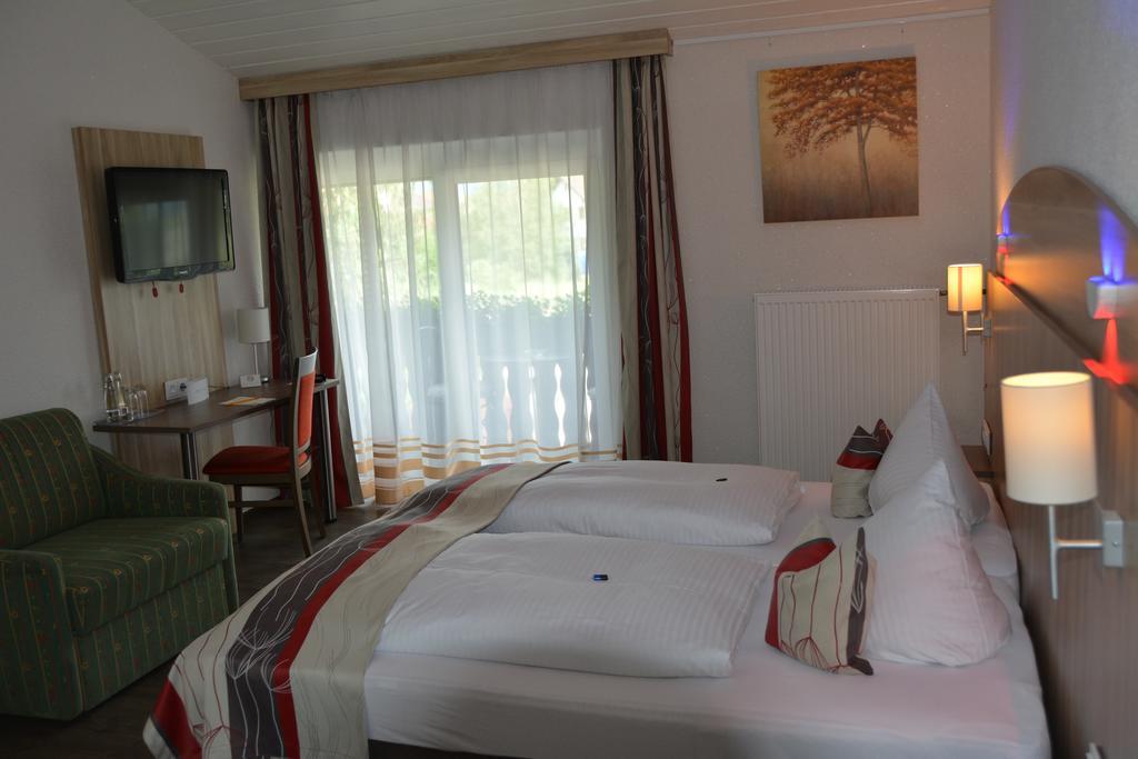 Alpina Hotel โรเซินไฮม์ ภายนอก รูปภาพ