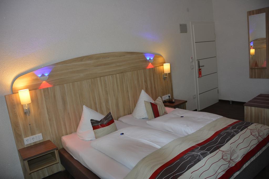 Alpina Hotel โรเซินไฮม์ ภายนอก รูปภาพ